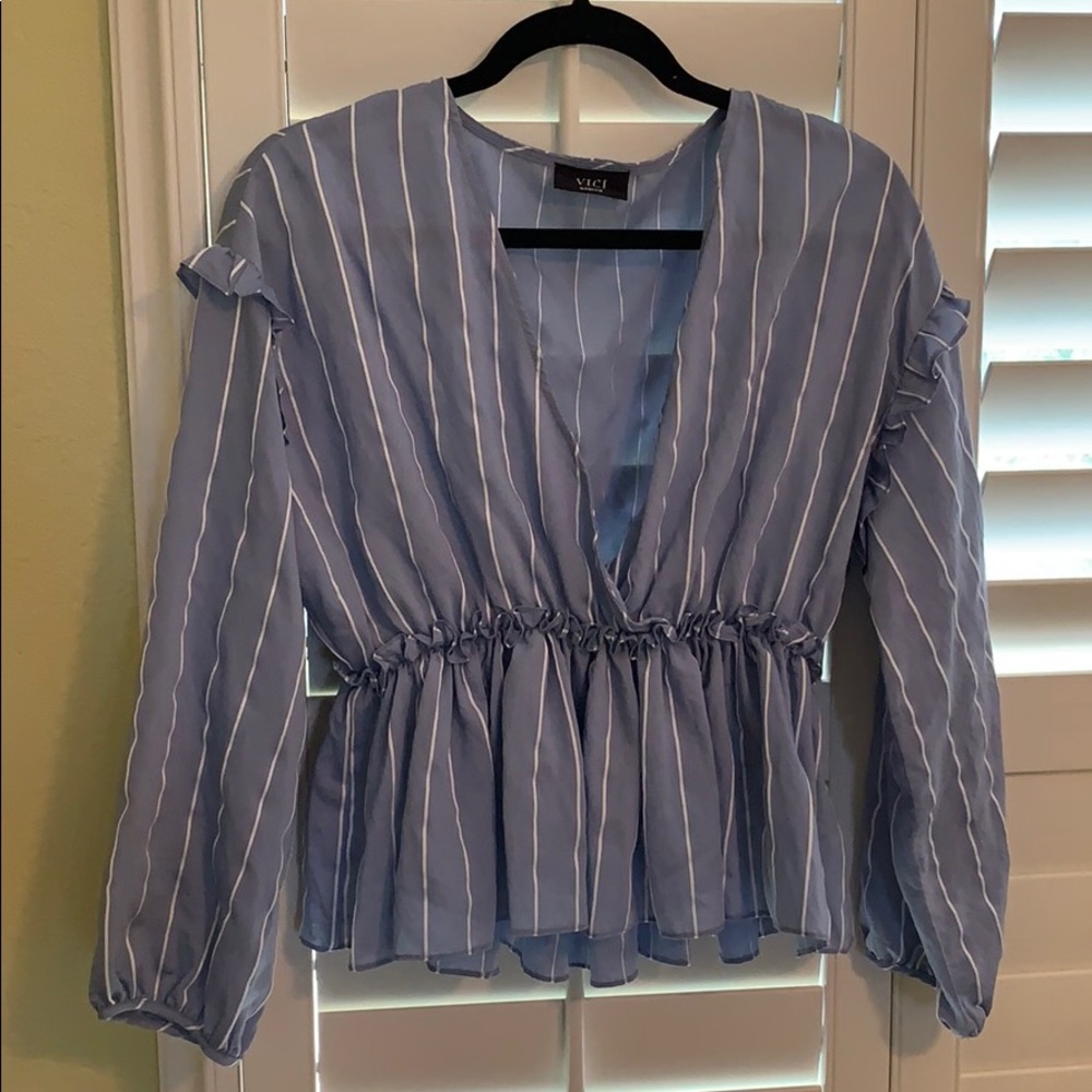 NWOT Vici blouse